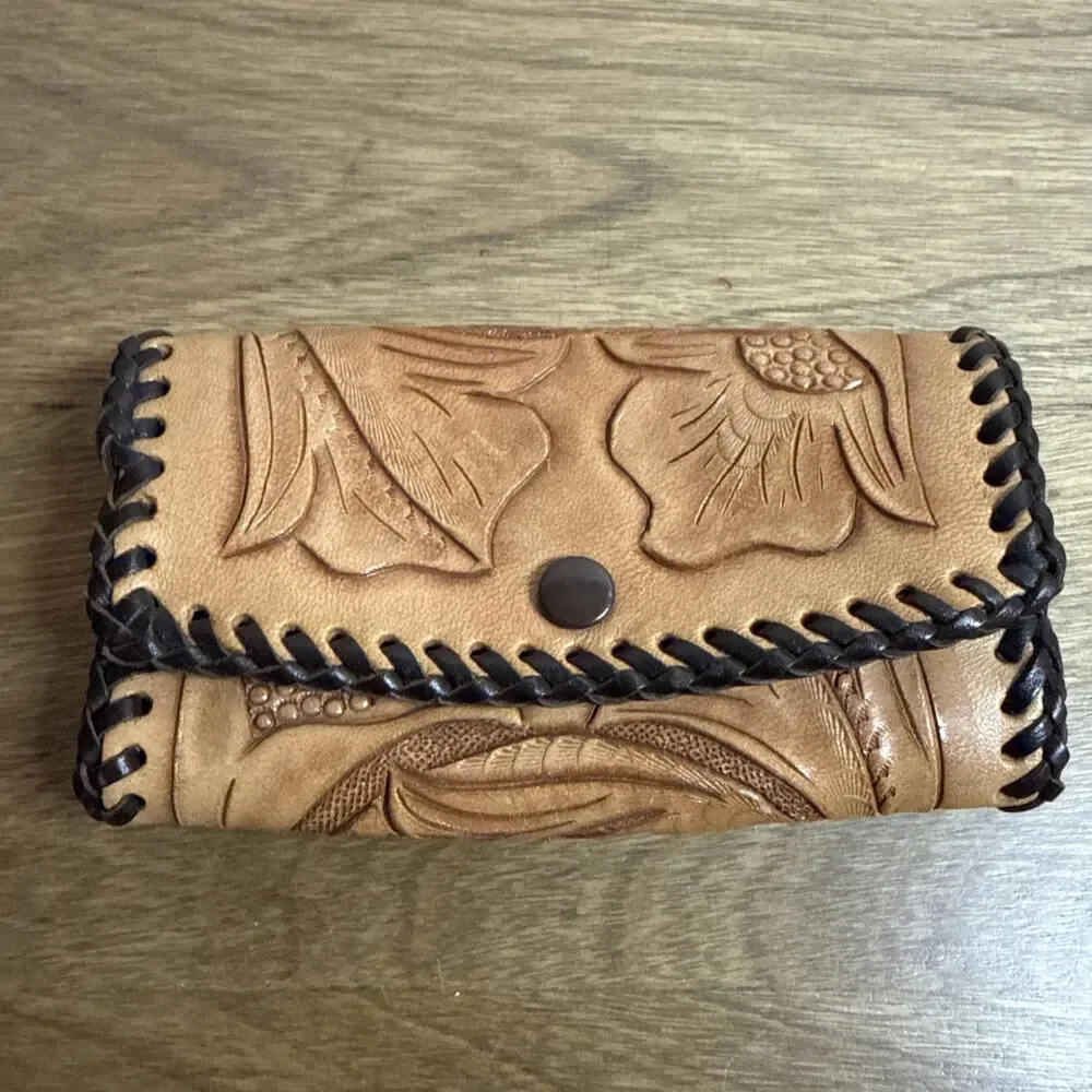 Vintage Tri-Fold Western Floral Hand Tooled Leather 6 Key Holder Snap Closure